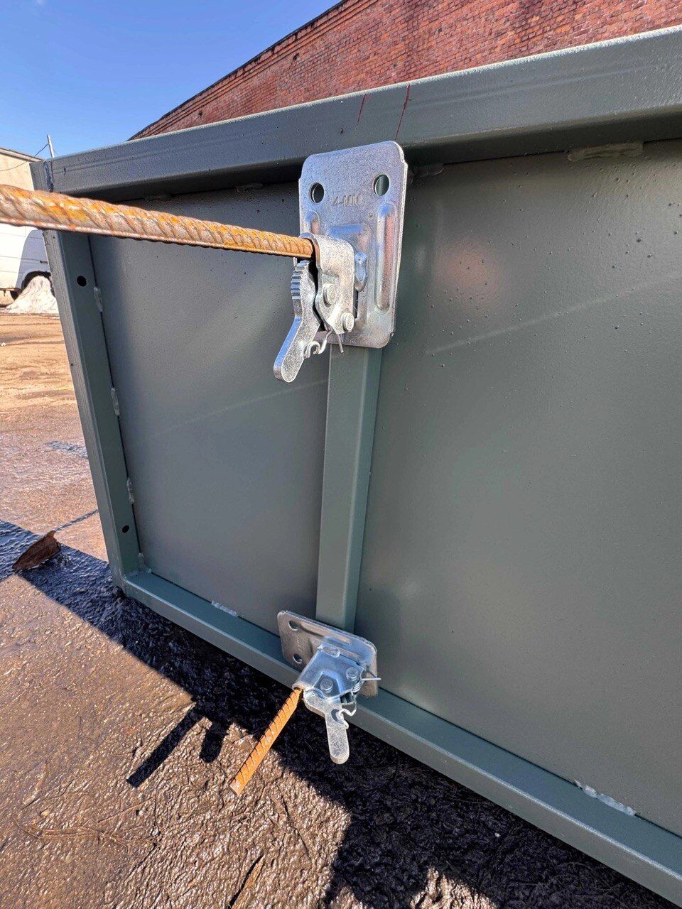 Кріплення опалубки крупним планом